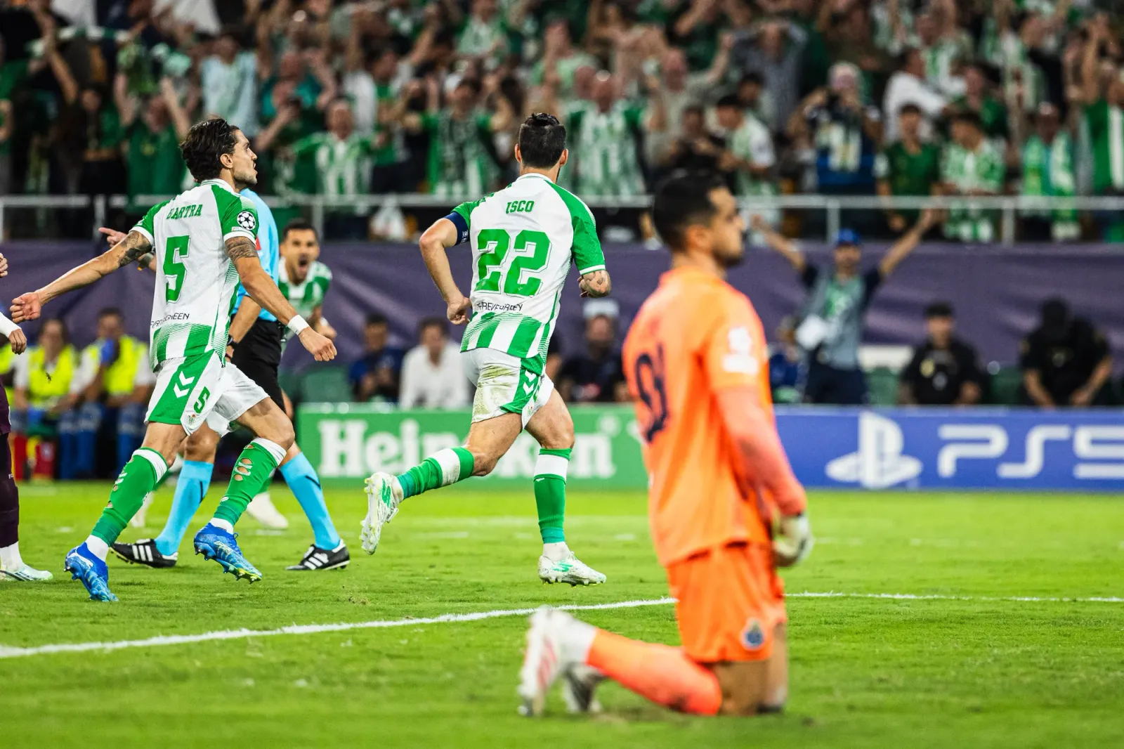O goleiro no chão e a festa verdiblanca